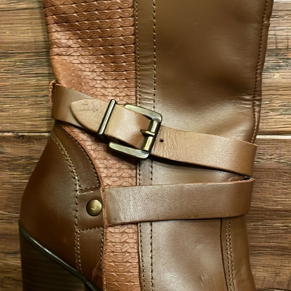 Andrea Women’s Brown Side Zipper Heeled Boots Size 5.5 - Picture 2 of 7